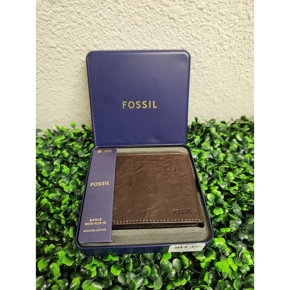 Men’s Fossil wallet New In Tin